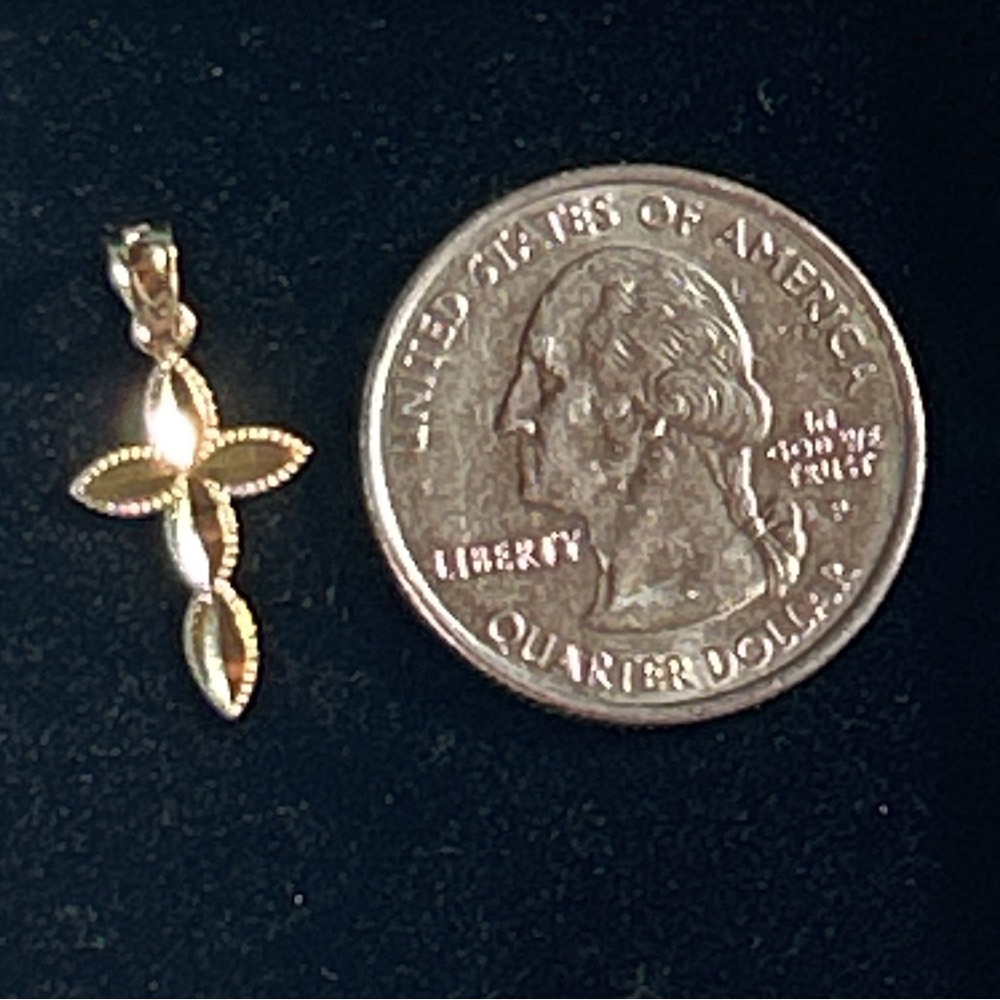 10k Elegant Gold Cross Pendant